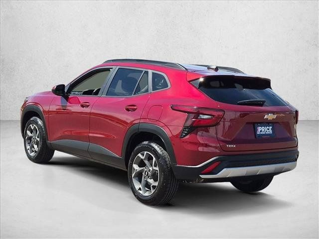 Used 2025 Chevrolet Trax LT FWD image 8