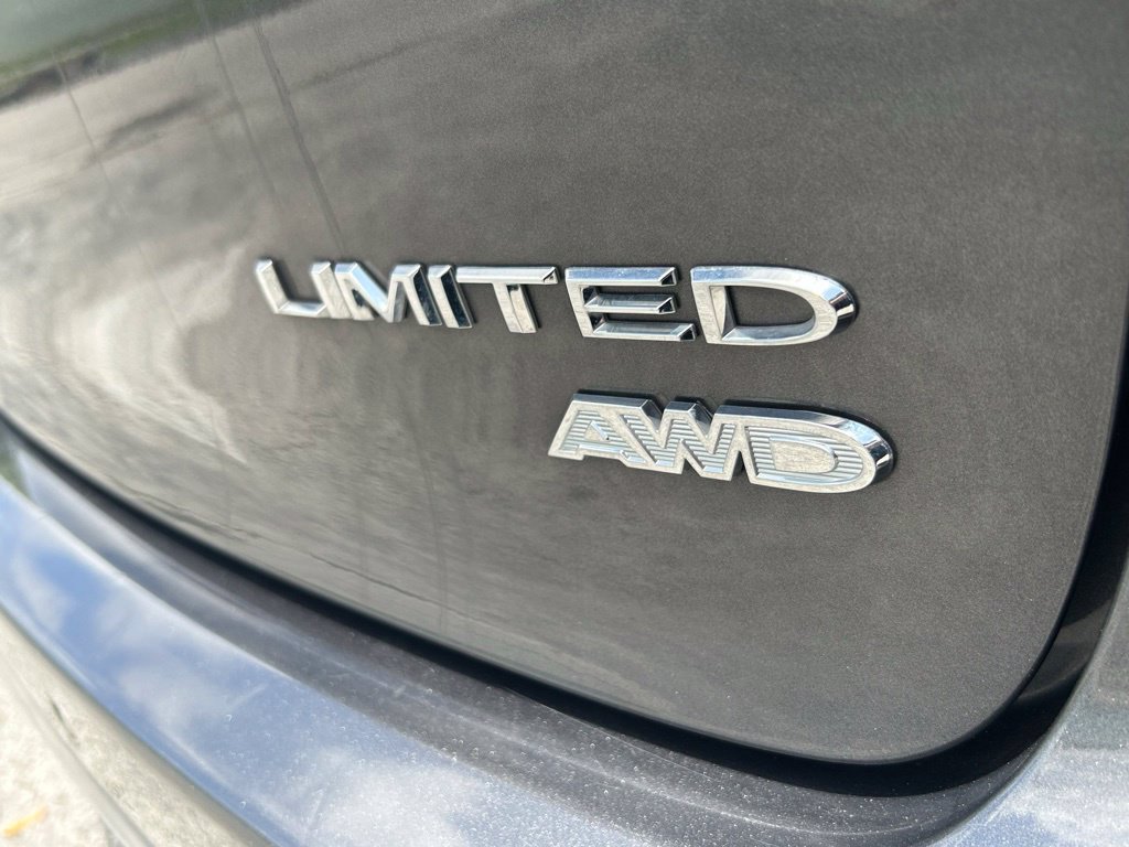 Used 2021 Chrysler Pacifica Limited AWD/4WD image 41