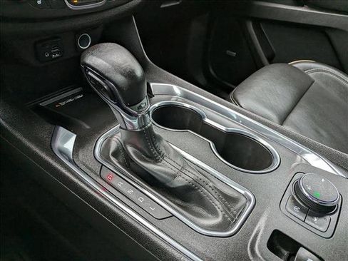 Used 2023 Chevrolet Traverse Premier image 11