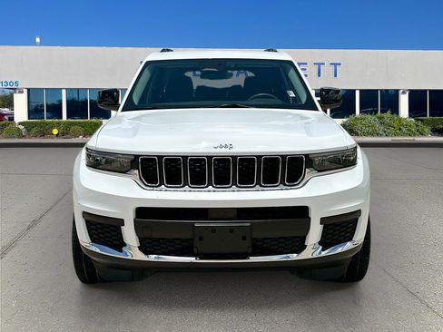 Used 2023 Jeep Grand Cherokee L Laredo RWD image 2