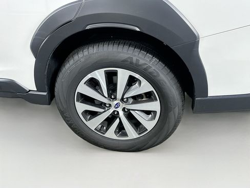 Used 2025 Subaru Outback Premium w/ Popular Package #1A AWD/4WD image 11