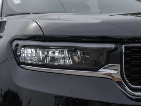 New 2025 Jeep Grand Cherokee Laredo X w/ Luxury Tech Group I image 13