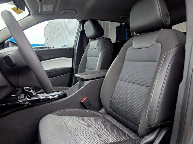 Used 2025 Chevrolet Trax LT FWD image 10