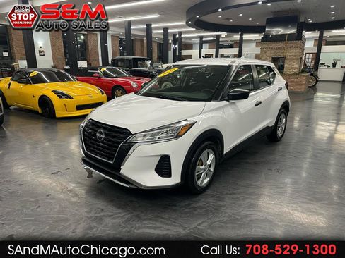 Used 2022 Nissan Kicks S image 1