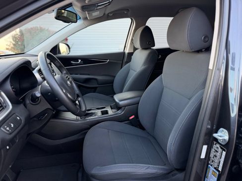 Used 2019 Kia Sorento AWD V6 w/ LX V6 Convenience Package image 14