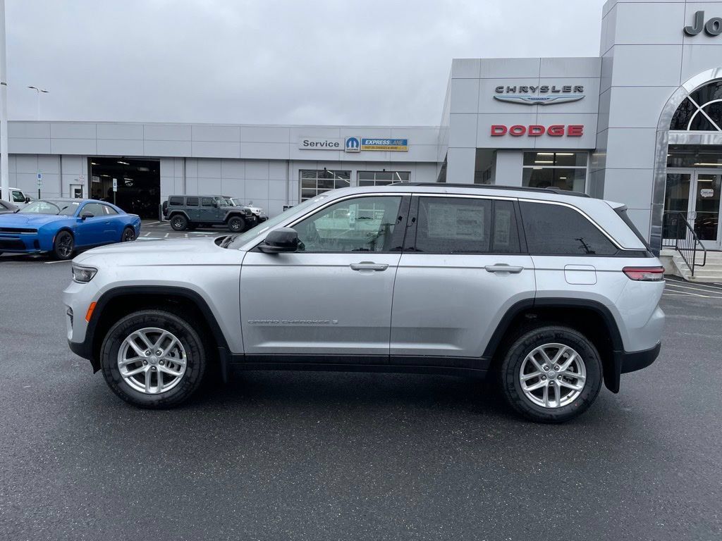 New 2026 Jeep Grand Cherokee Laredo X AWD/4WD image 4