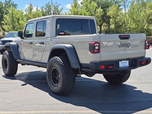 Used 2020 Jeep Gladiator Rubicon AWD/4WD image 5