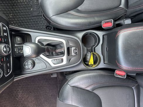 Used 2018 Jeep Cherokee Trailhawk w/ Cold Weather Group image 35