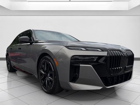 Used 2023 BMW 760i xDrive w/ Parking Assistance Package AWD/4WD image 5