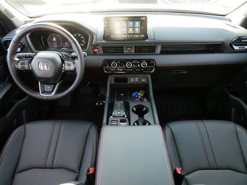 Certified 2025 Honda Pilot TrailSport image 10