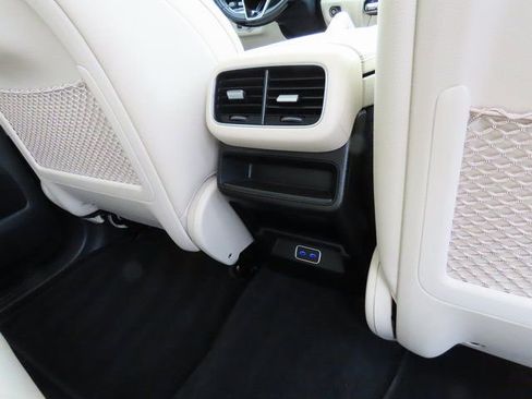 Used 2024 Mercedes-Benz GLE 450 4MATIC image 16