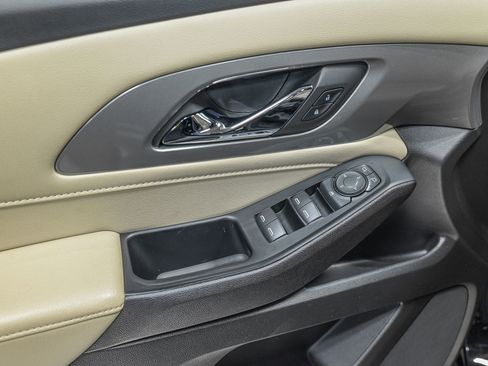 Used 2023 Chevrolet Traverse LS image 13