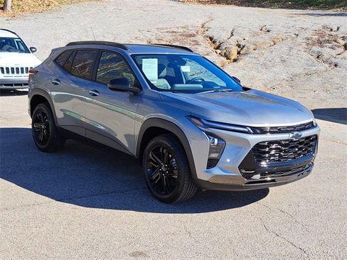 Used 2025 Chevrolet Trax ACTIV w/ Driver Confidence Package image 7