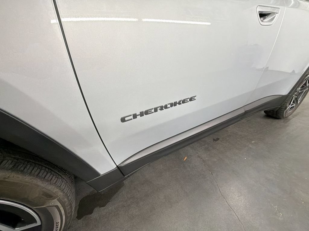 Used 2026 Jeep Cherokee Limited AWD/4WD image 30