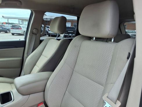 Used 2022 Jeep Grand Cherokee Laredo E image 19