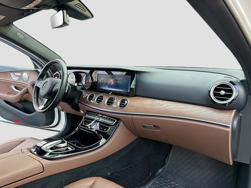 Used 2017 Mercedes-Benz E 300 4MATIC image 5
