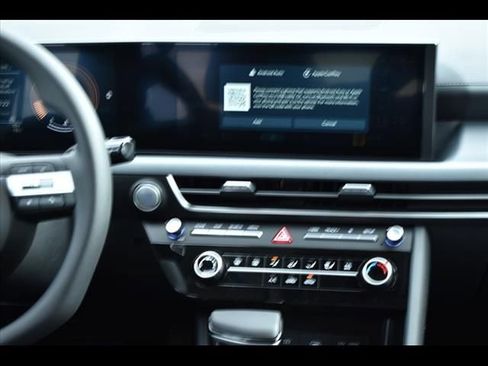 Used 2025 Hyundai Sonata SE image 14