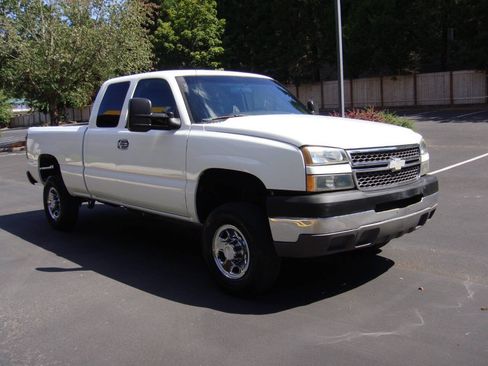 Used 2005 Chevrolet Silverado 2500 LT RWD image 4