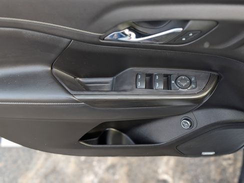 Used 2022 GMC Acadia SLT w/ LPO, Floor Liner Package image 28