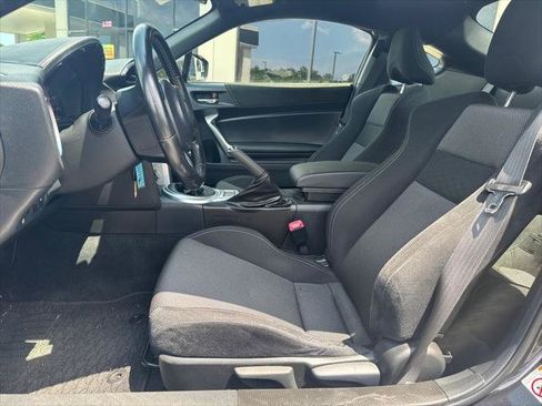 Used 2017 Toyota 86 RWD image 11