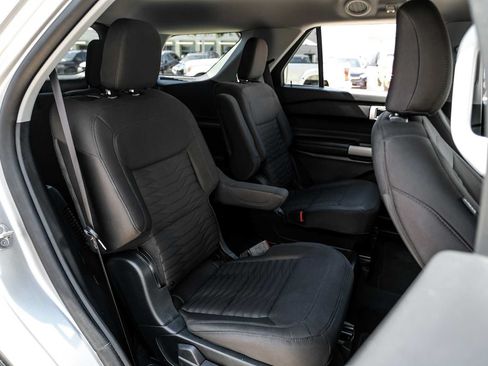 Used 2021 Ford Explorer XLT RWD image 34