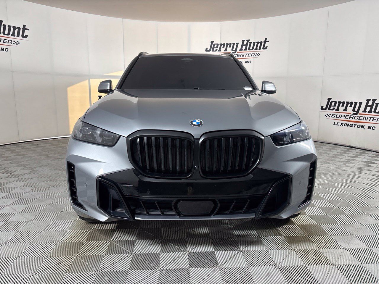 Used 2025 BMW X5 sDrive40i w/ M Sport Package RWD image 2