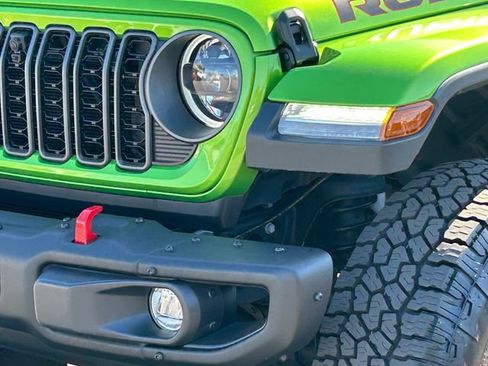 Used 2025 Jeep Gladiator Rubicon AWD/4WD image 11