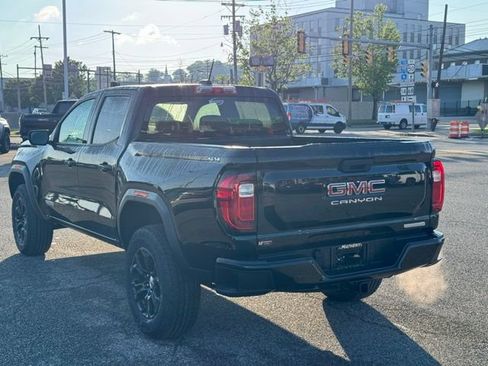 Used 2024 GMC Canyon Elevation w/ Trailering Package AWD/4WD image 4