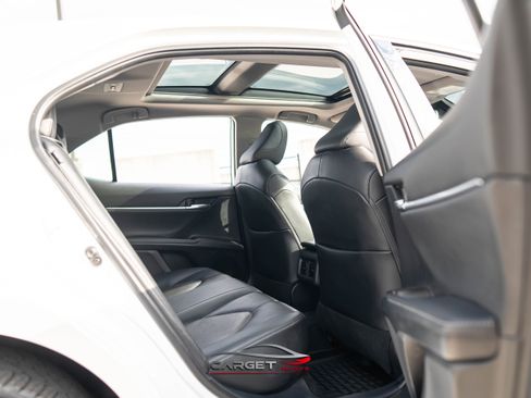 Used 2021 Toyota Camry XLE image 18