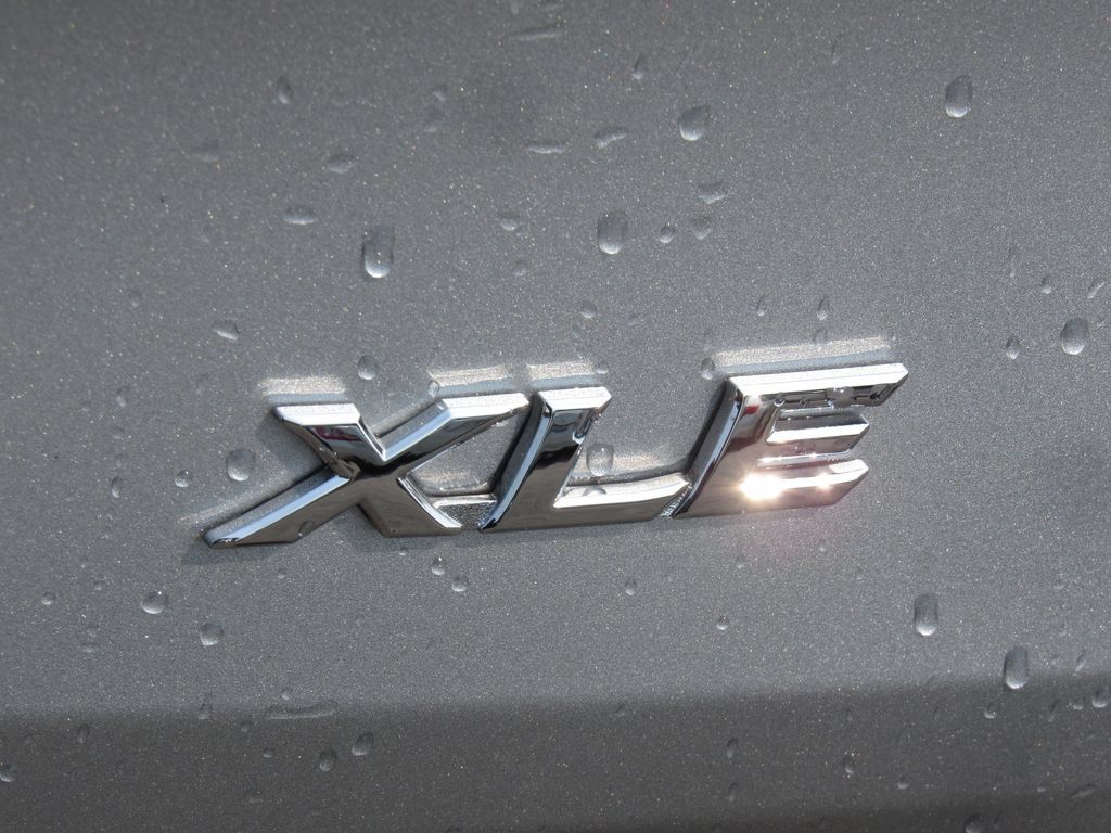 Certified 2025 Toyota Sienna XLE FWD image 8
