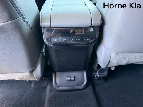Used 2023 Toyota Highlander XLE FWD image 17