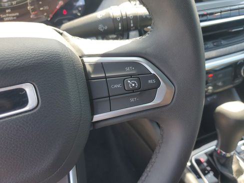 Used 2024 Jeep Compass Latitude AWD/4WD image 17