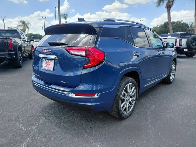 Used 2024 GMC Terrain Denali w/ Denali Premium Package AWD/4WD image 4