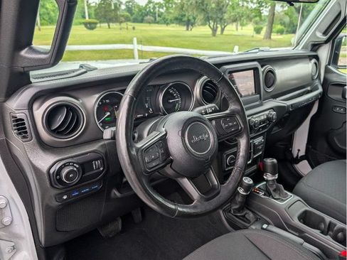 Used 2023 Jeep Wrangler Unlimited w/ Cold Weather Group AWD/4WD image 24