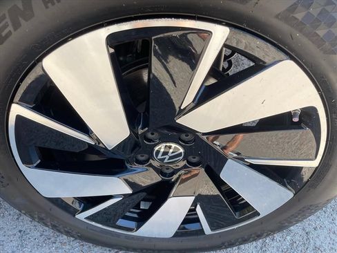 Used 2024 Volkswagen Atlas Cross Sport SE w/ Black Wheel Package FWD image 24