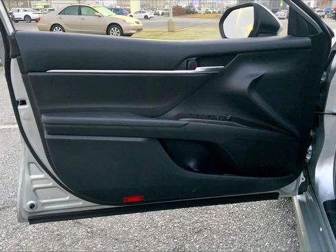 Used 2023 Toyota Camry SE image 20