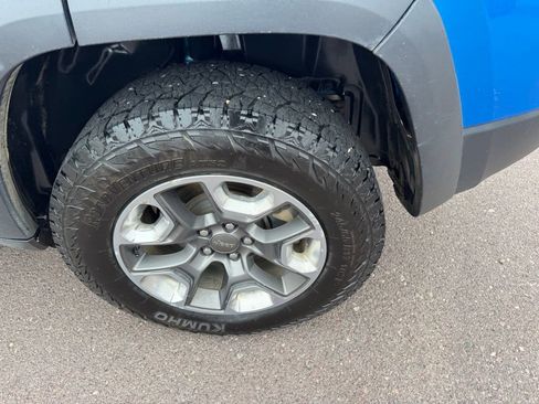 Used 2019 Jeep Cherokee Trailhawk w/ Cold Weather Group AWD/4WD image 29