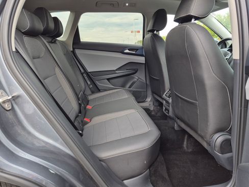 Used 2024 Volkswagen Taos SE w/ Panoramic Sunroof Package AWD/4WD image 29