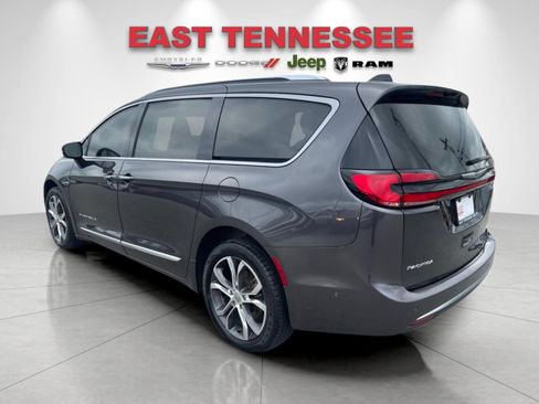 Used 2023 Chrysler Pacifica Pinnacle AWD/4WD image 5