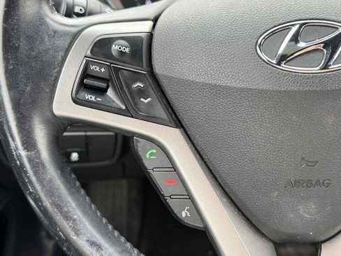 Used 2017 Hyundai Veloster Value Edition image 13