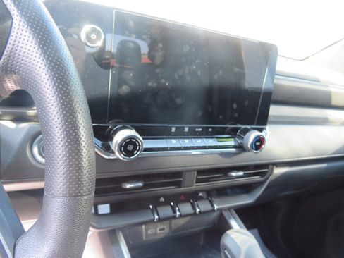 Used 2023 Chevrolet Colorado Trail Boss w/ Technology Package image 11