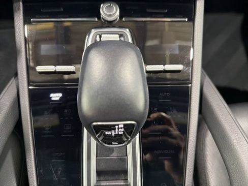 Used 2022 Porsche Cayenne Platinum Edition AWD/4WD image 42