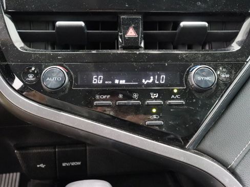 Used 2023 Toyota Camry SE image 19