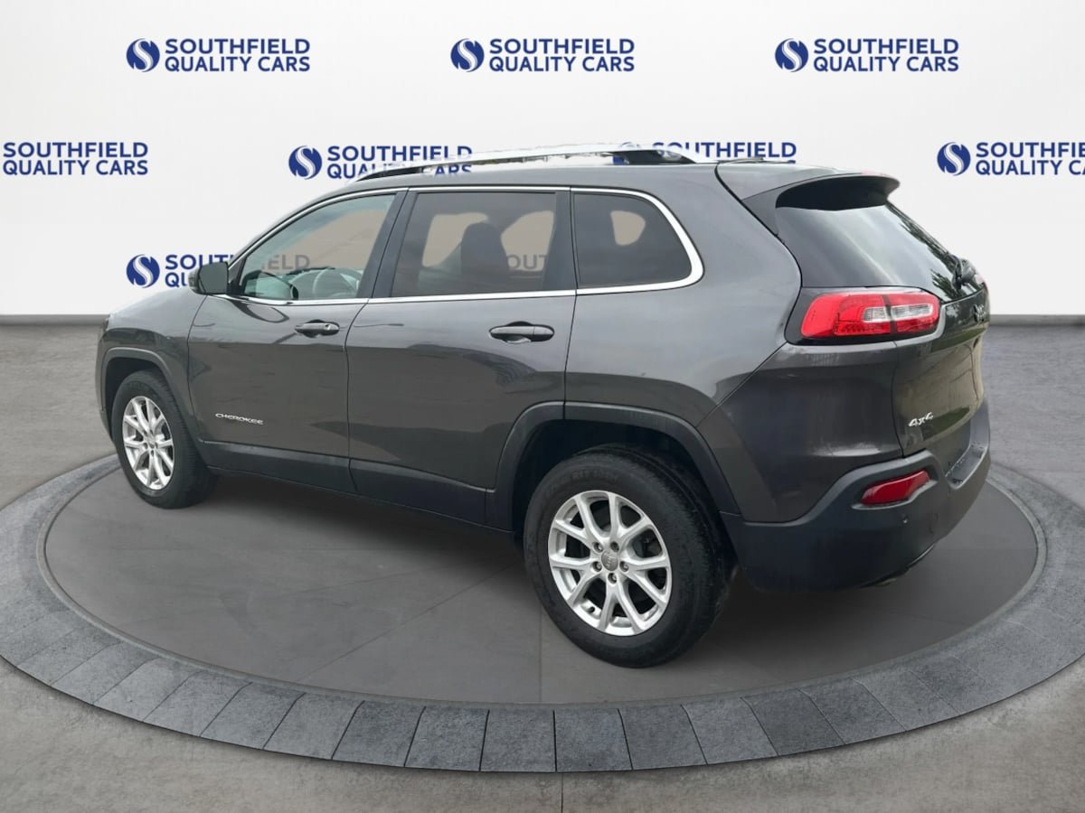 Used 2016 Jeep Cherokee Latitude w/ Safety/Convenience Group AWD/4WD image 4