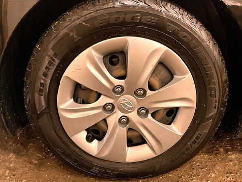 Used 2016 Hyundai Elantra SE image 9