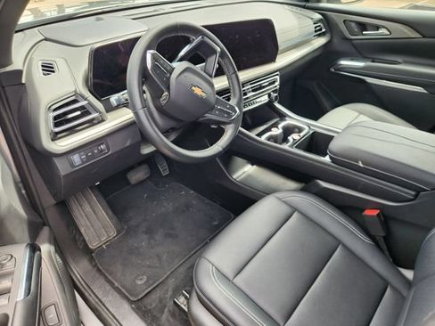 Used 2026 Chevrolet Traverse LT AWD/4WD image 8