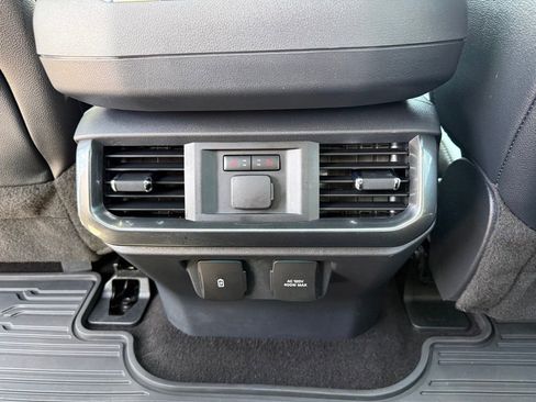 Used 2022 Ford F150 Lariat w/ Equipment Group 502A High AWD/4WD image 17