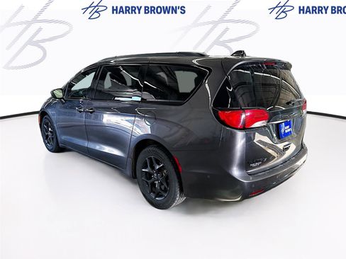 Used 2020 Chrysler Pacifica Touring-L Plus w/ Advanced Safetytec Group image 2