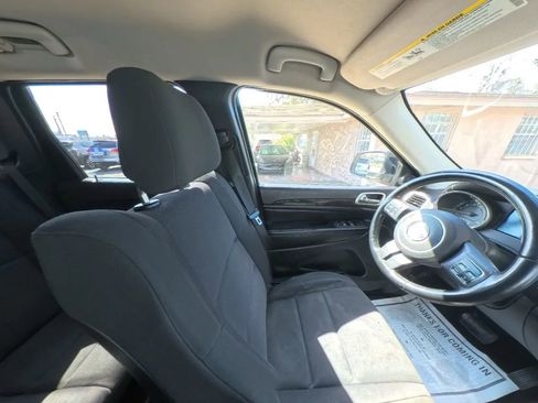 Used 2012 Jeep Grand Cherokee Laredo w/ Laredo E Group AWD/4WD image 27