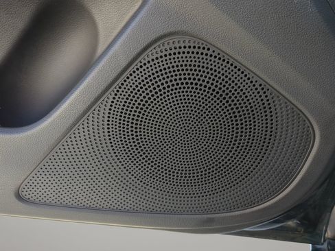 Used 2025 Genesis G70 2.5T image 47